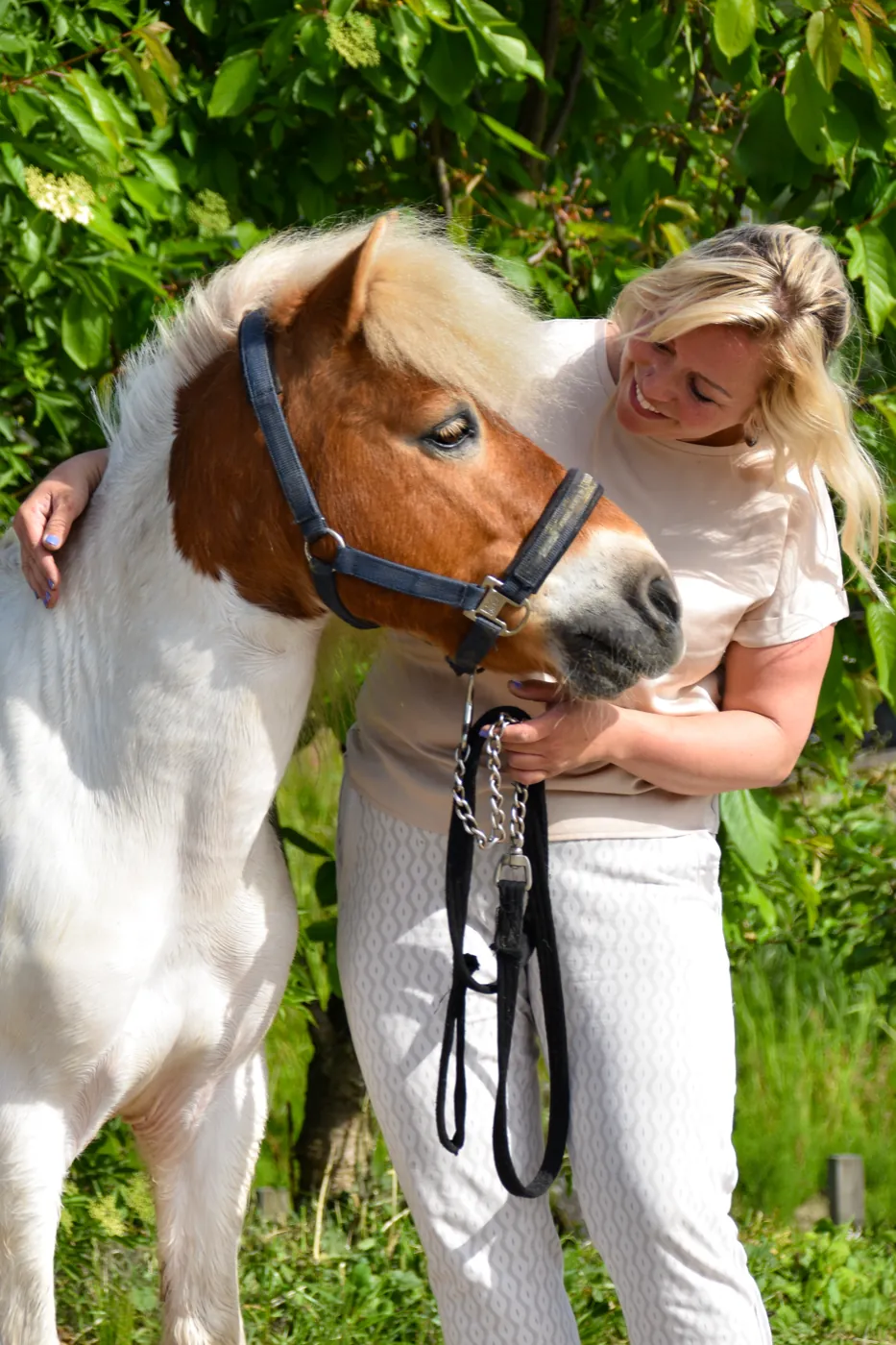 Sheila met haar pony tijdens een bijzonder traject